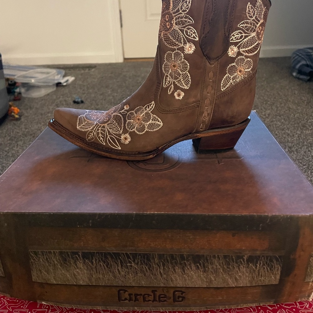 Circle G Floral Embroidered Tan Heeled Boots